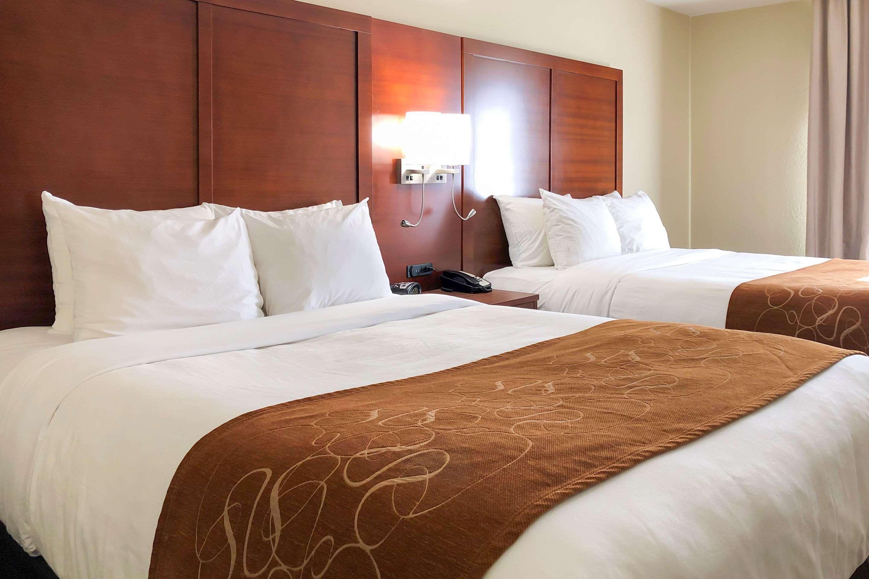 คอมฟอร์ต สวีท ออชคอช Hotel ภายนอก รูปภาพ