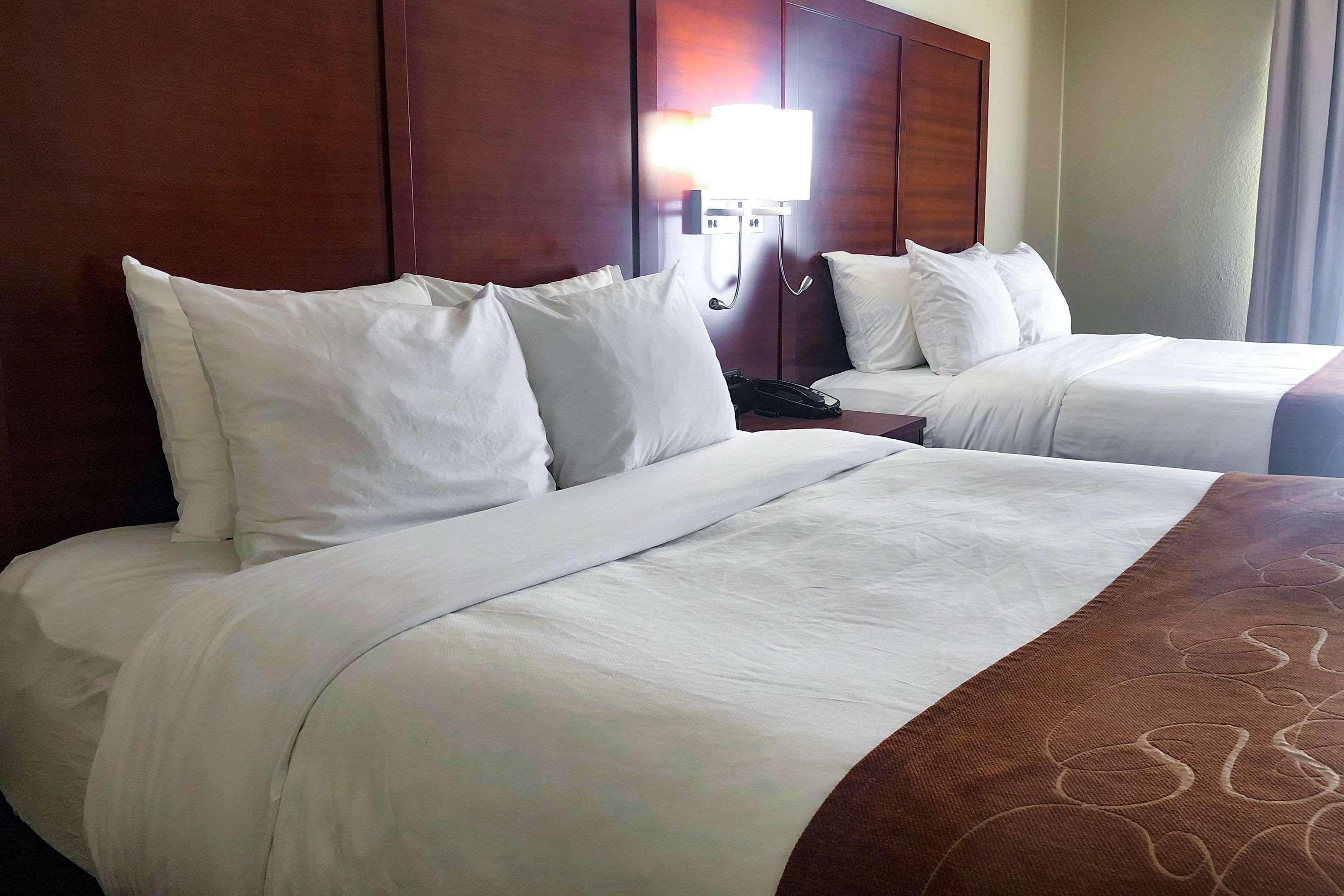 คอมฟอร์ต สวีท ออชคอช Hotel ภายนอก รูปภาพ